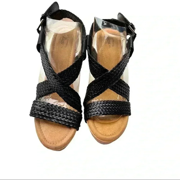 NWT•BASS BLACK STRAPPY HEELS SANDALS•SIZE 9.5•4 INCH HEELS BRAND NEW WITH BOX• - Picture 2 of 10